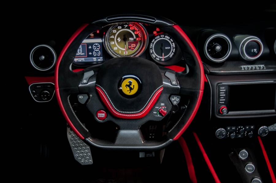 Панель приборов Ferrari California T by Vilner 2020 года  (фото 8 из 22)